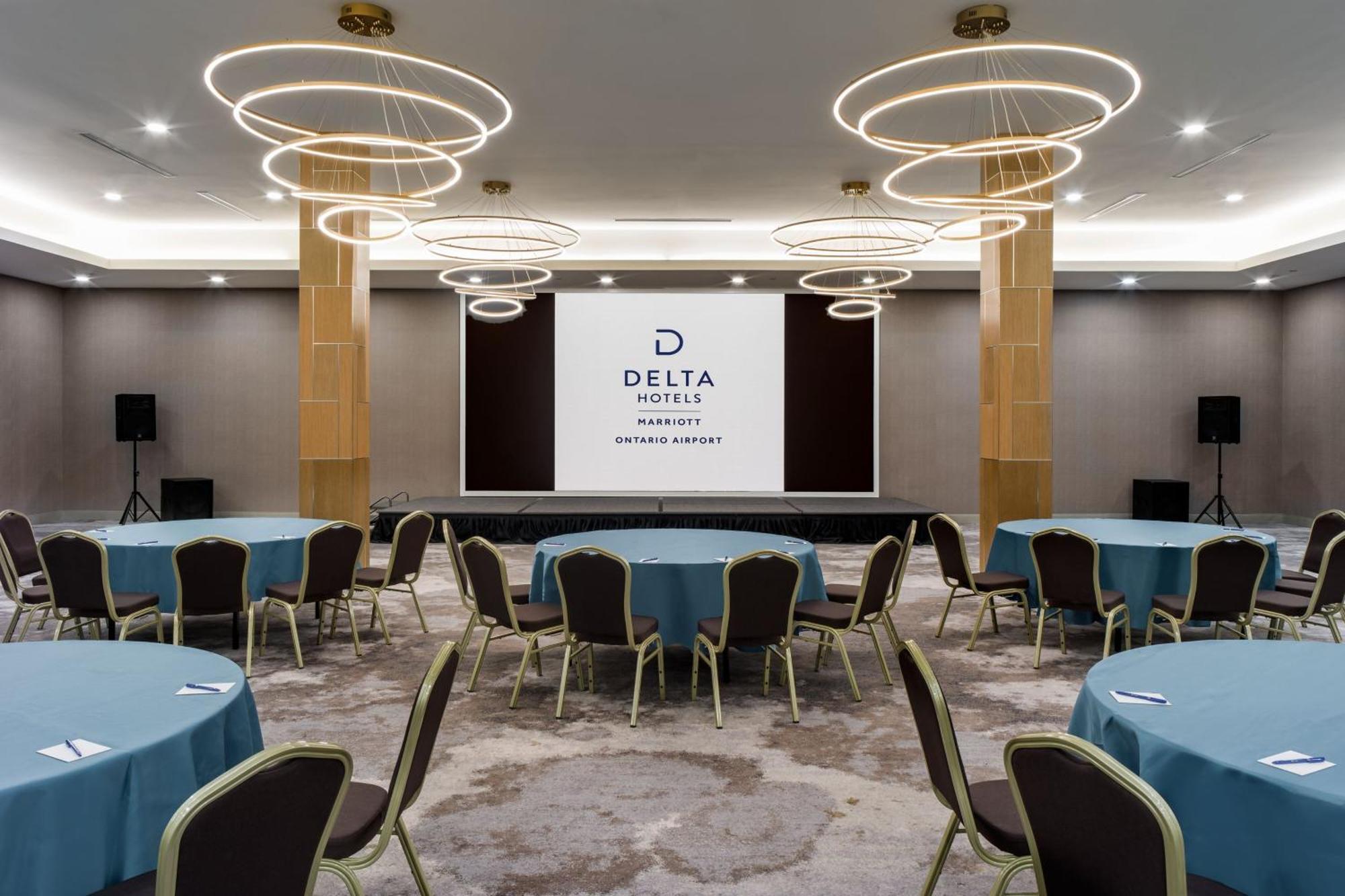 Delta Hotels By Marriott Ontario Airport Bagian luar foto