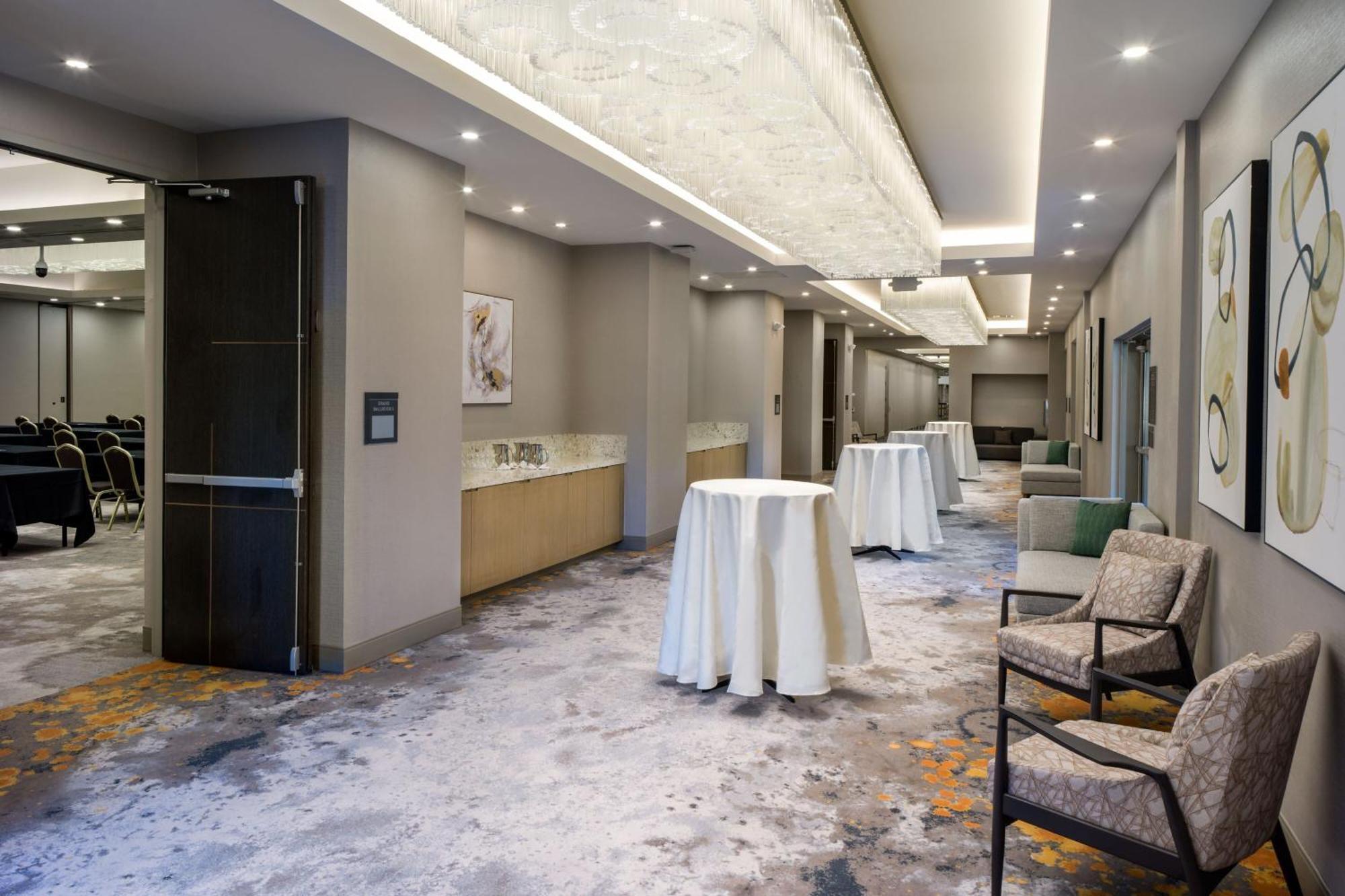 Delta Hotels By Marriott Ontario Airport Bagian luar foto