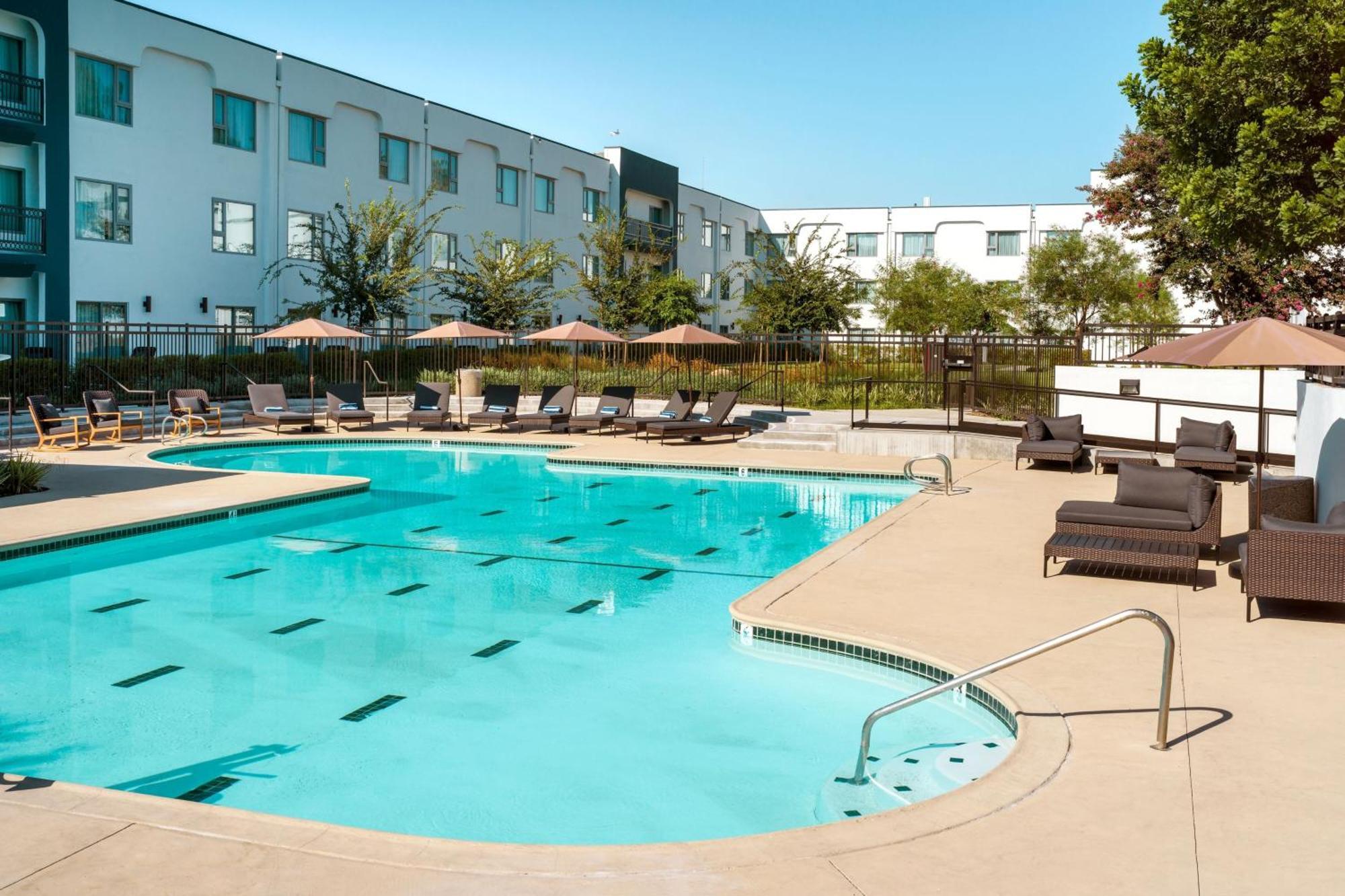 Delta Hotels By Marriott Ontario Airport Bagian luar foto