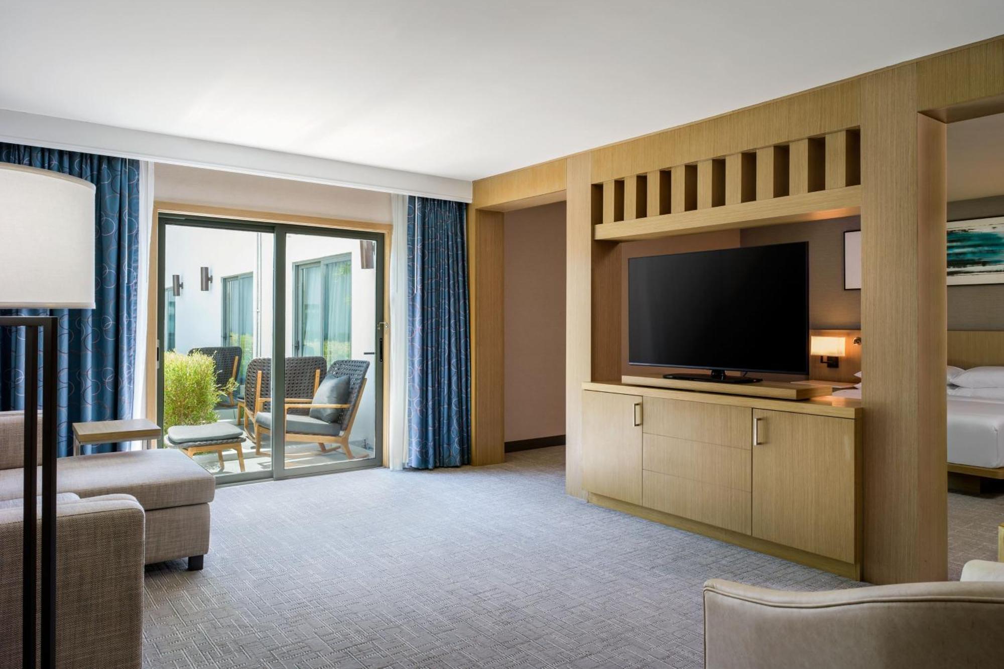 Delta Hotels By Marriott Ontario Airport Bagian luar foto