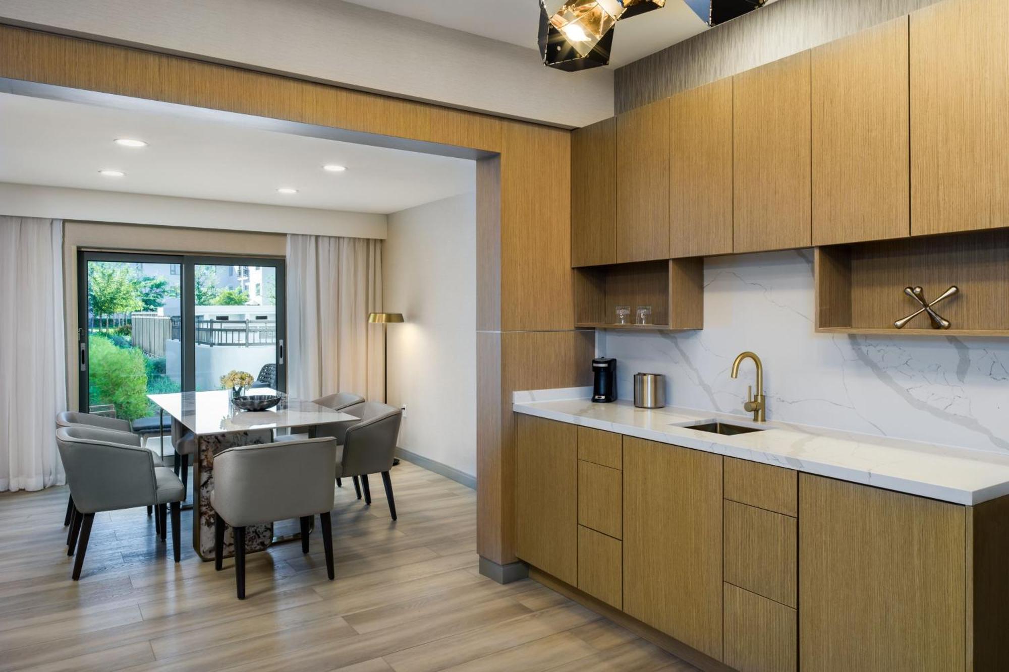 Delta Hotels By Marriott Ontario Airport Bagian luar foto