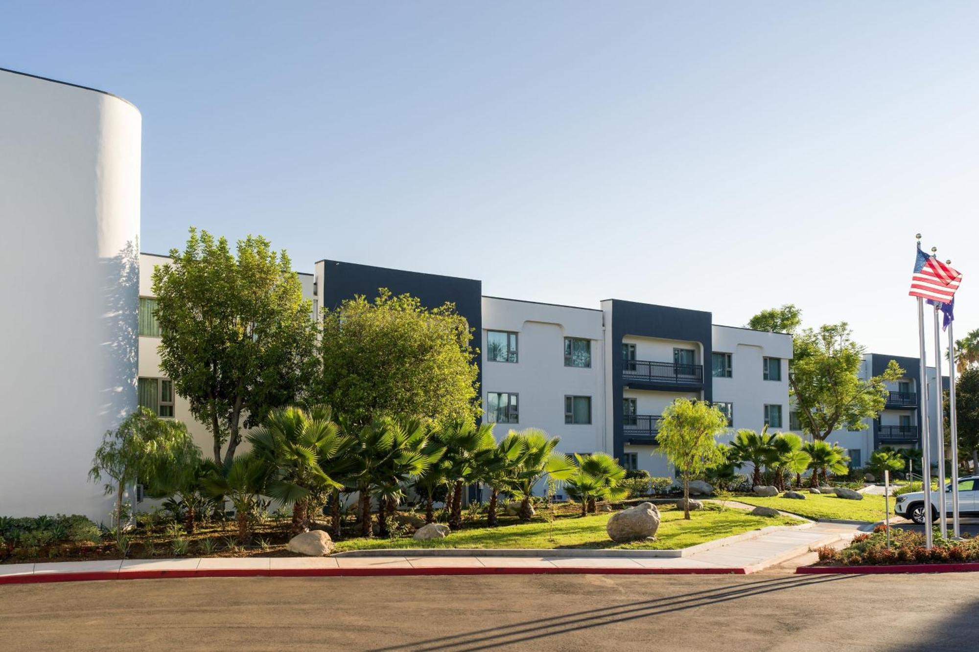 Delta Hotels By Marriott Ontario Airport Bagian luar foto