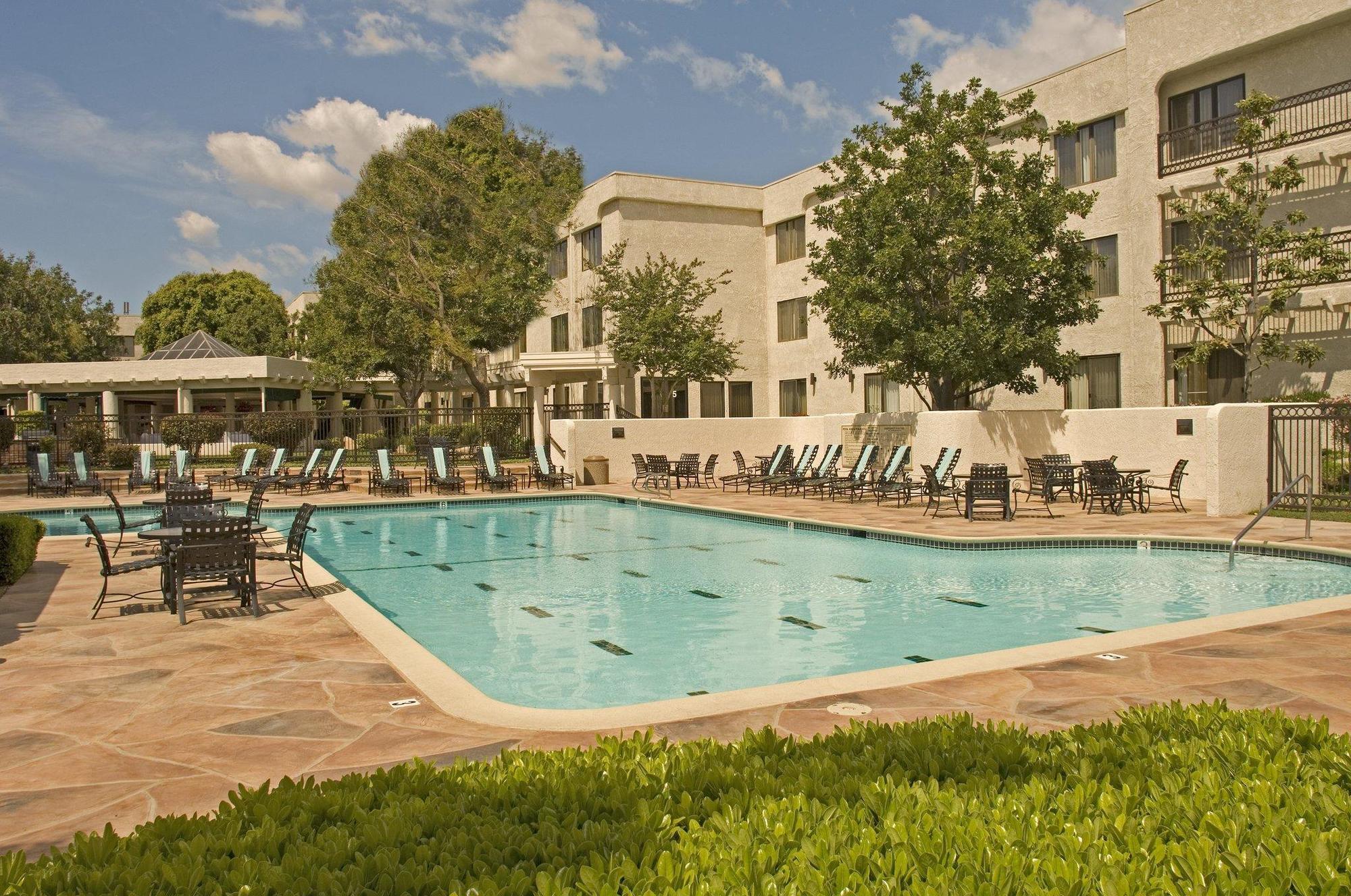 Delta Hotels By Marriott Ontario Airport Bagian luar foto
