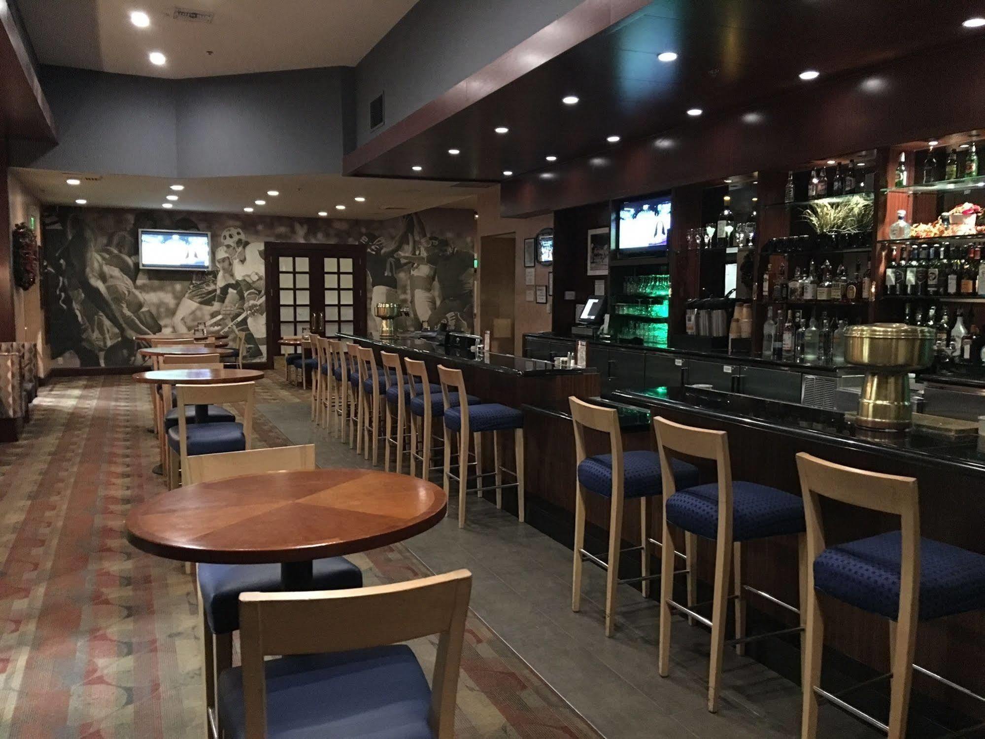 Delta Hotels By Marriott Ontario Airport Bagian luar foto