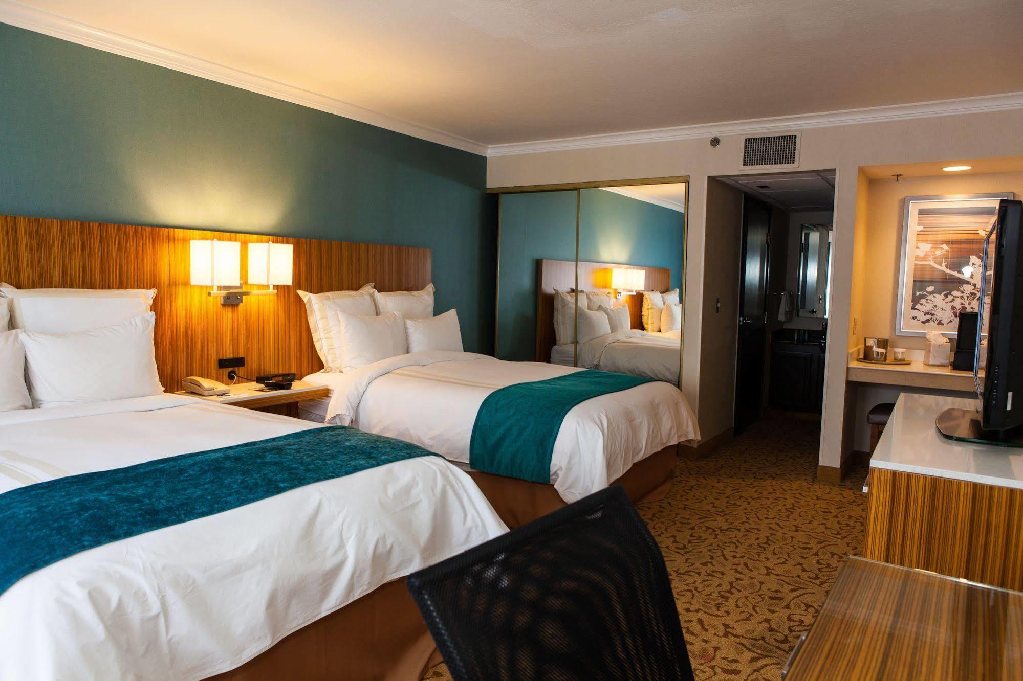 Delta Hotels By Marriott Ontario Airport Bagian luar foto